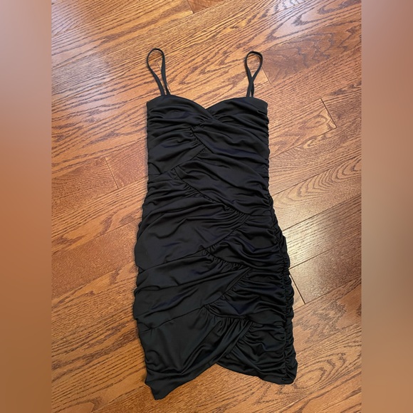 Black mini H and M dress - Picture 3 of 11
